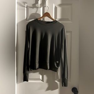 Vuori long sleeve women’s performance shirt size small